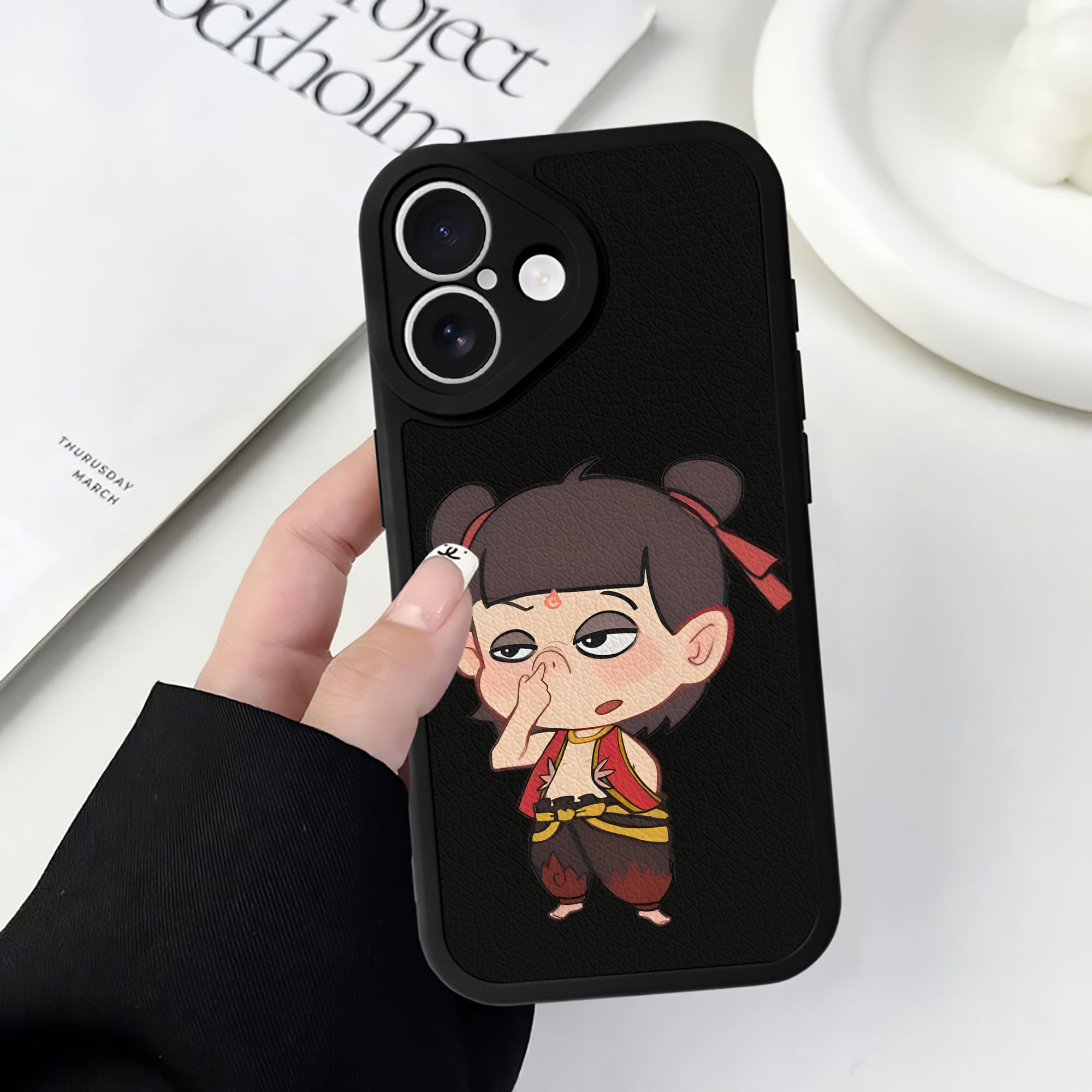 （画像用） Ne Zha 2 ナタ 魔童の大暴れ 【iPhone 16シリーズ対応】シリコンスマホケース（レザー調） 材質：シリコン